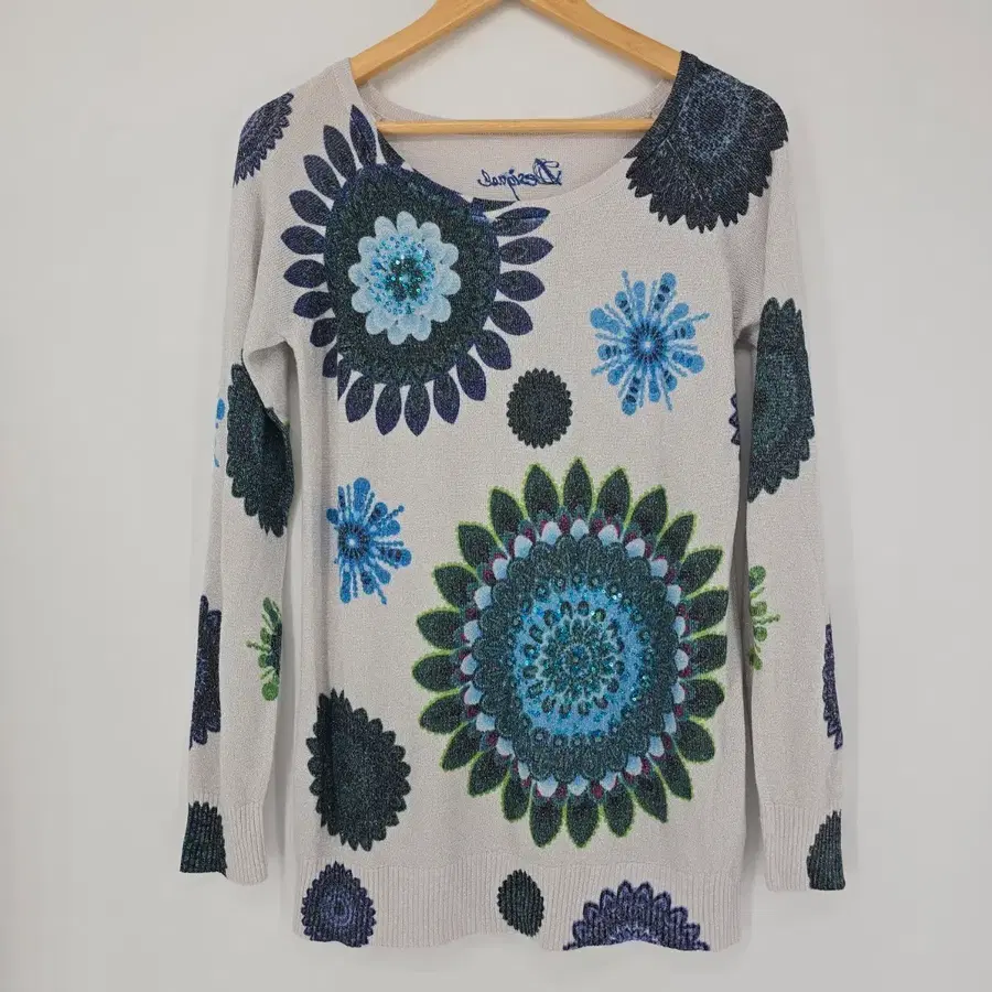 Desigual 플라워 스팽글 라이트 니트 / 여성 M [B21216]