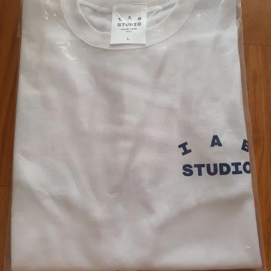 IAB STUDIO 반팔티 화이트 L사이즈