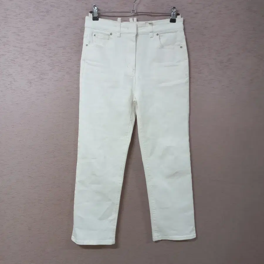 B8-12/LATT 아이보리 진 여성