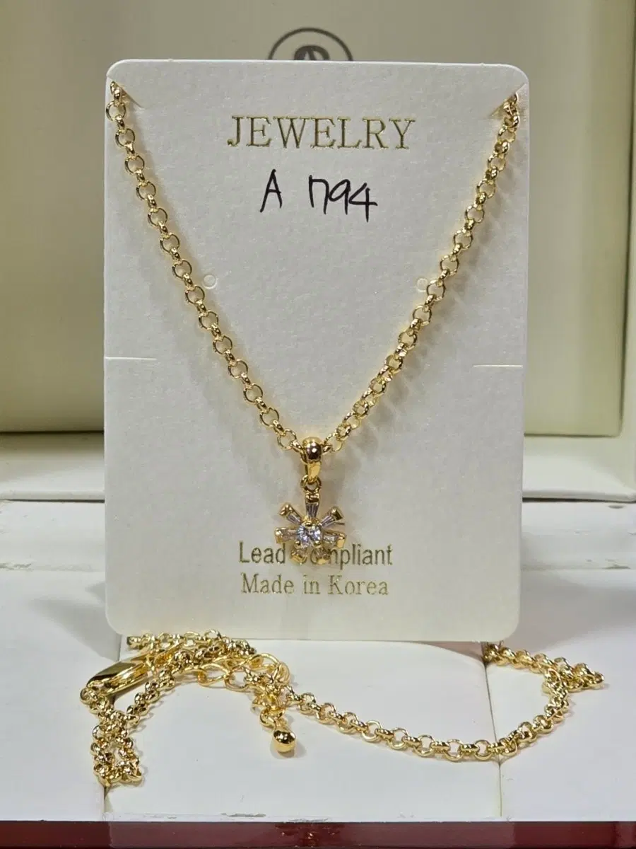 금도금 큐빅 꽃 모양 목걸이