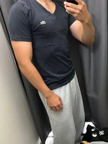 LACOSTE L!VE V넥 반팔 T셔츠 블랙 사이즈 2