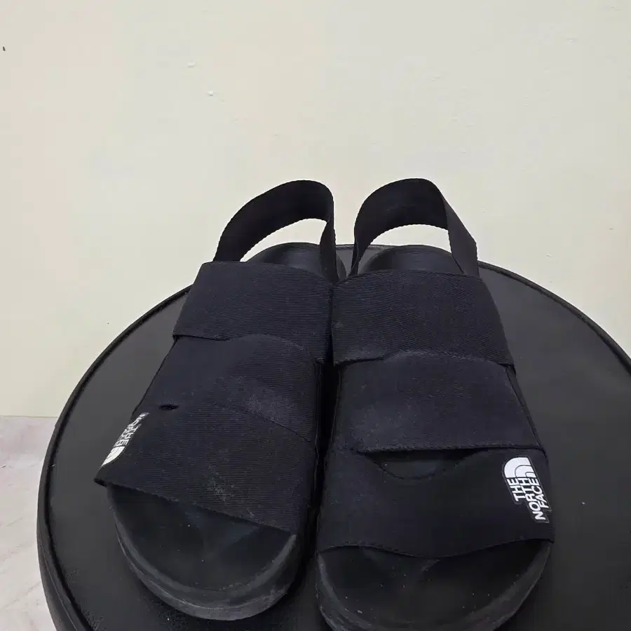 노스페이스 블랙 샌들.260806