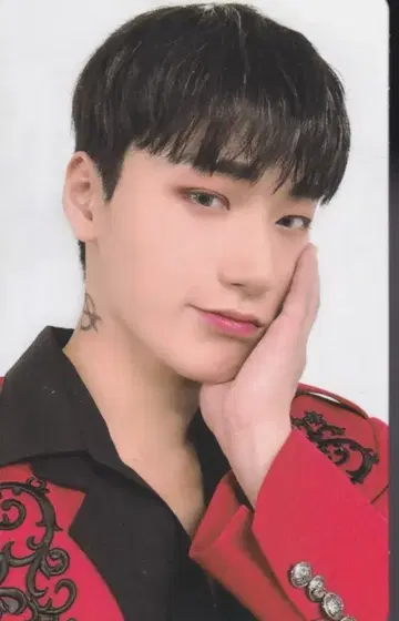 ATEEZ THE WORLD EP.1: MOVEMENT SAN 트레이딩 카드 꽃잎
