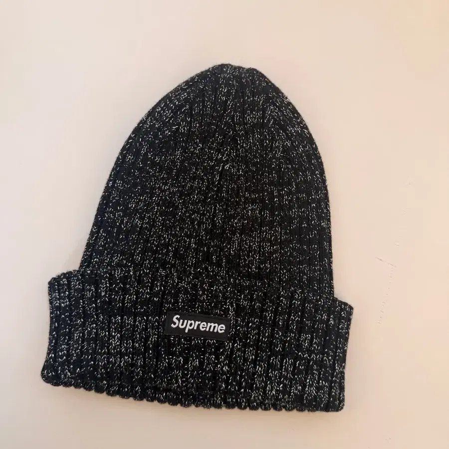 슈프림(SUPREME) 오버다이드 메탈릭 블랙 비니