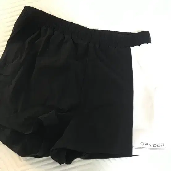 스파이더 여성 쇼츠 블랙 화이트