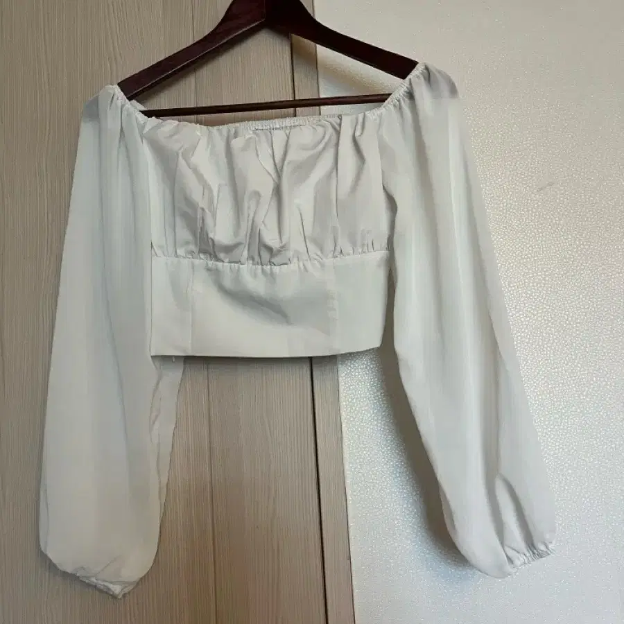 Pale Jade 여리여리 화이트 스퀘어넥 셔링 블라우스 (T75)