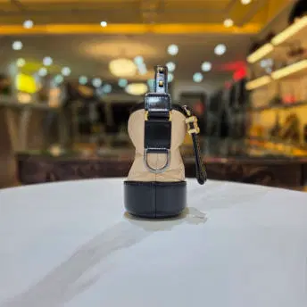 샤넬 가브리엘 스몰 호보백 빈티지 카프스킨 베이지 블랙 A91810 사진 4