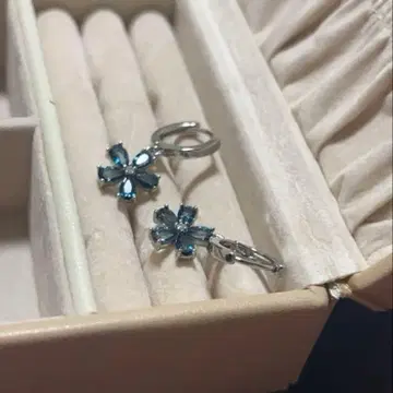 런던 블루 토파즈 꽃 귀걸이