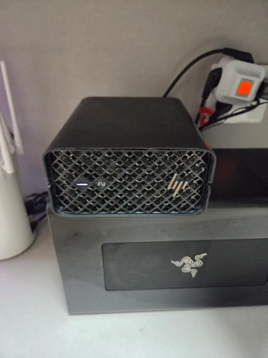 HP z2 g1a 128GB strix halo / ai max 395+