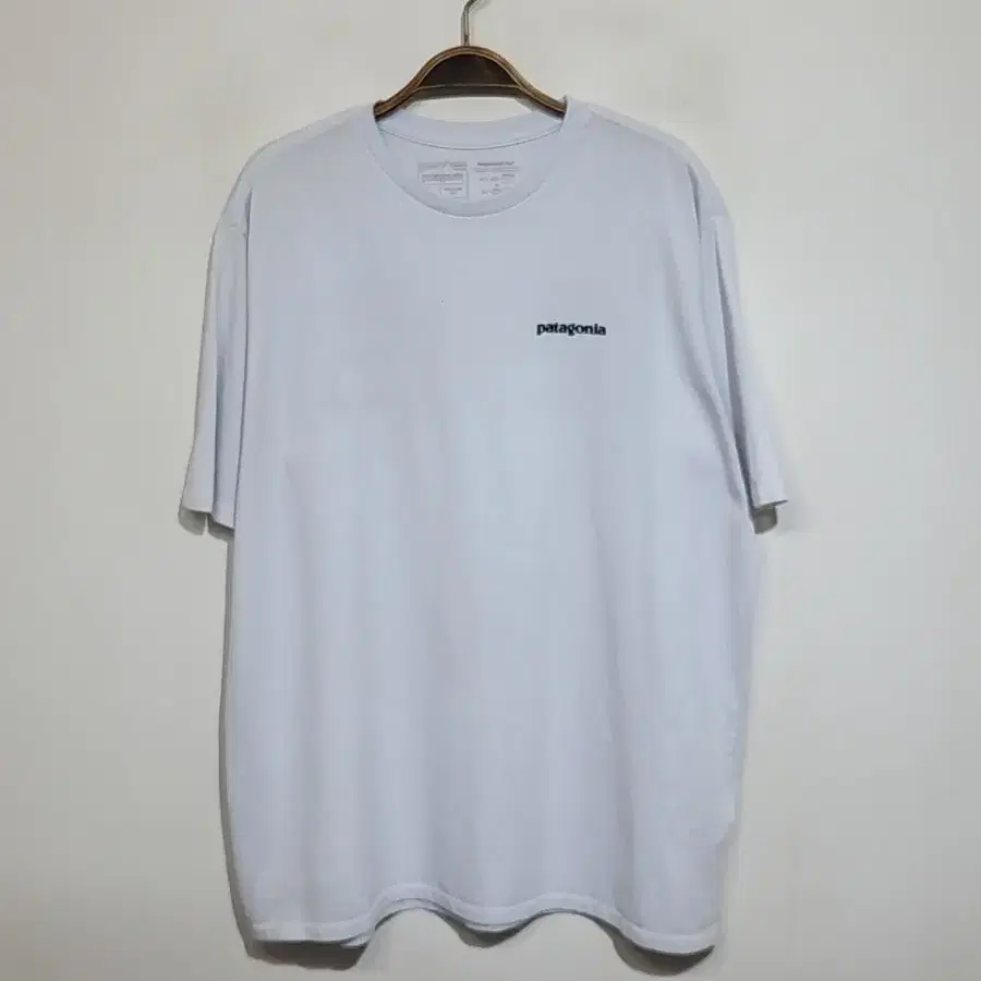 (XL) 파타고니아 반팔티 화이트 빅로고 면티셔츠