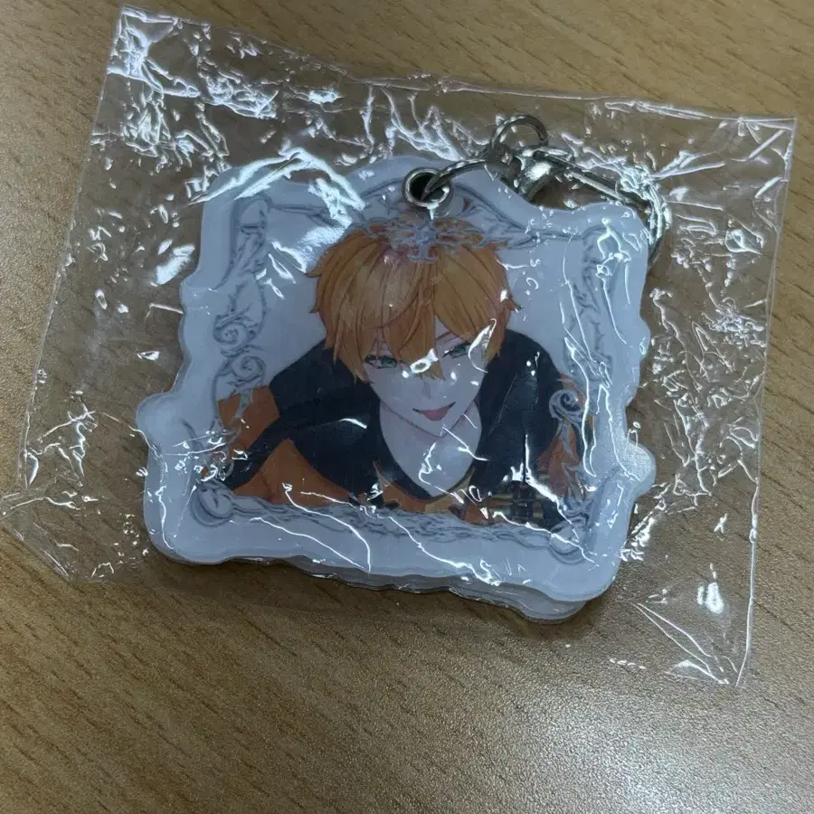 리레볼루션 거울키링 교환 구합니다