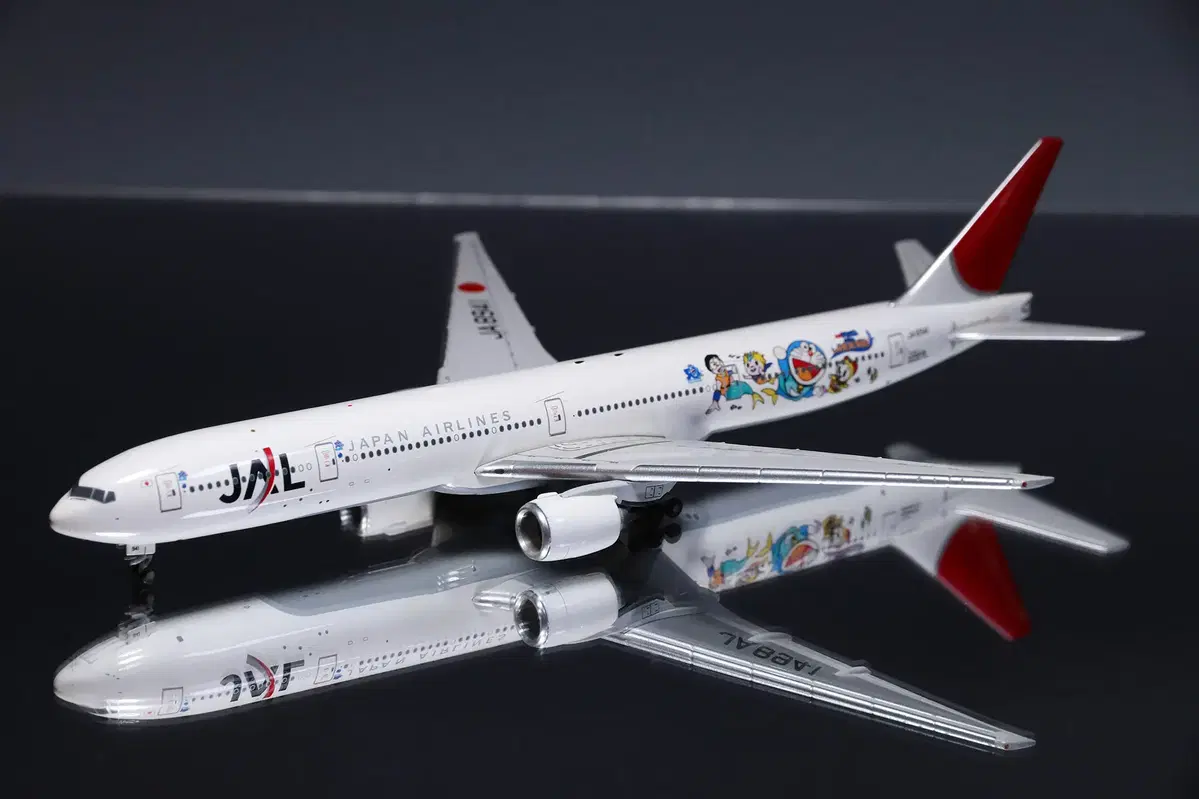 1:400 JAL Boeing 777-300 Doraemon JA8941 비행기모형