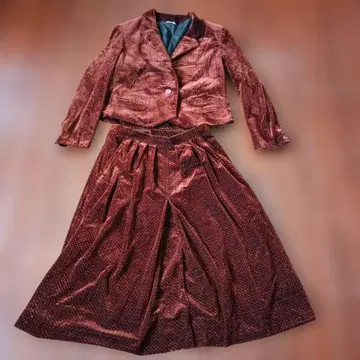 쇼와 레트로 벨벳 느낌의 광택 있는 파티 수트