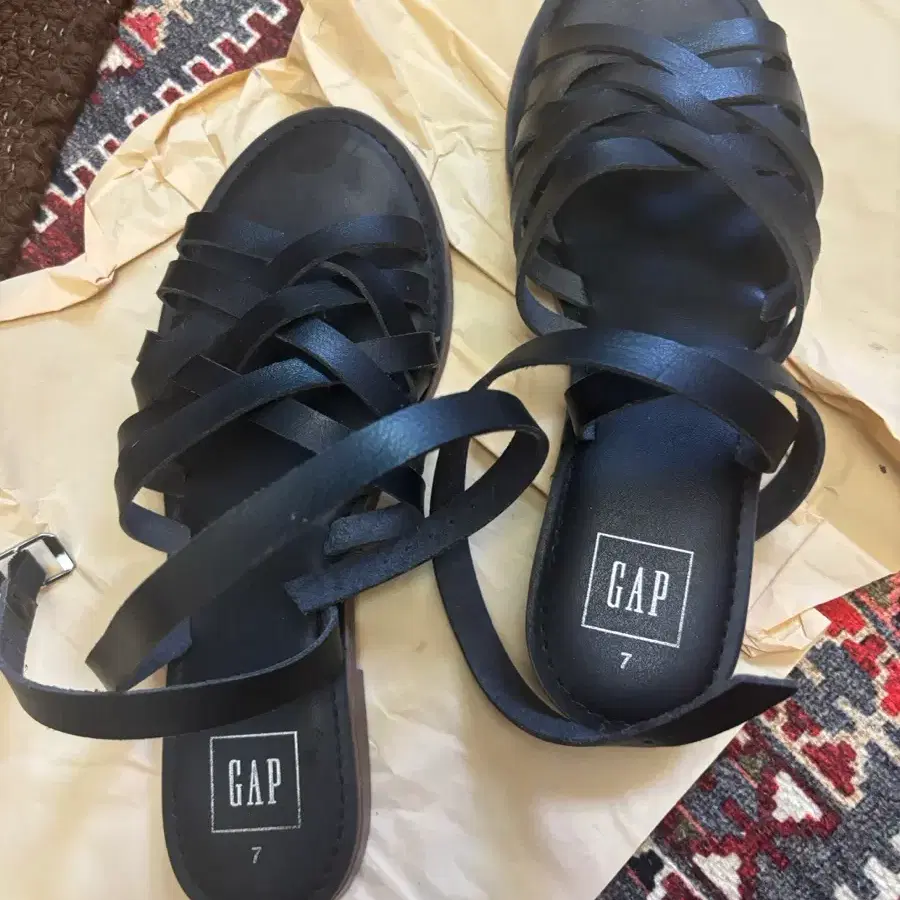 갭 샌들 7사이즈