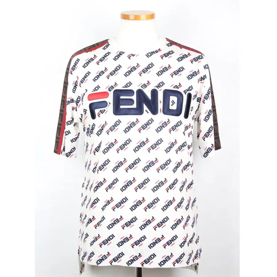 [당일배송]펜디 X FILA 한정판 멀티로고 반팔 티셔츠 XS(44~55)