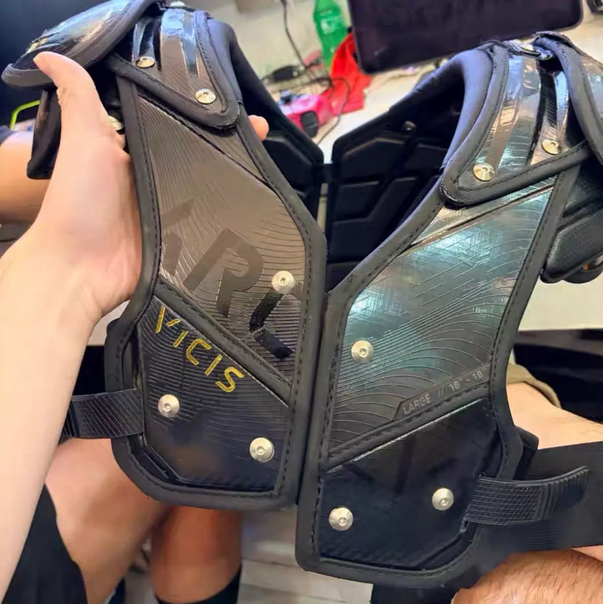 VICIS 프로텍터 숄더패드 라지