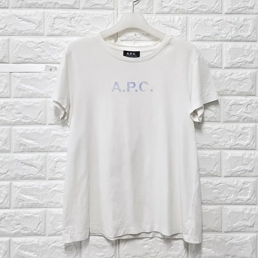 S 아페쎄 APC 화이트 반팔 티 E591