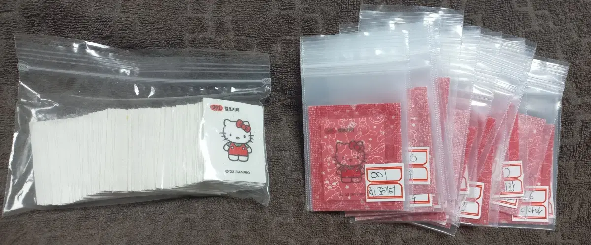 산리오 띠부씰 전종 102종 과 서비스몇장 일괄팝니다
