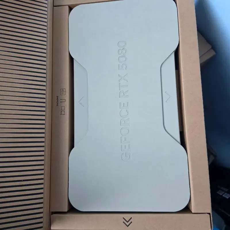 GeForce RTX 5080 FE 그래픽카드