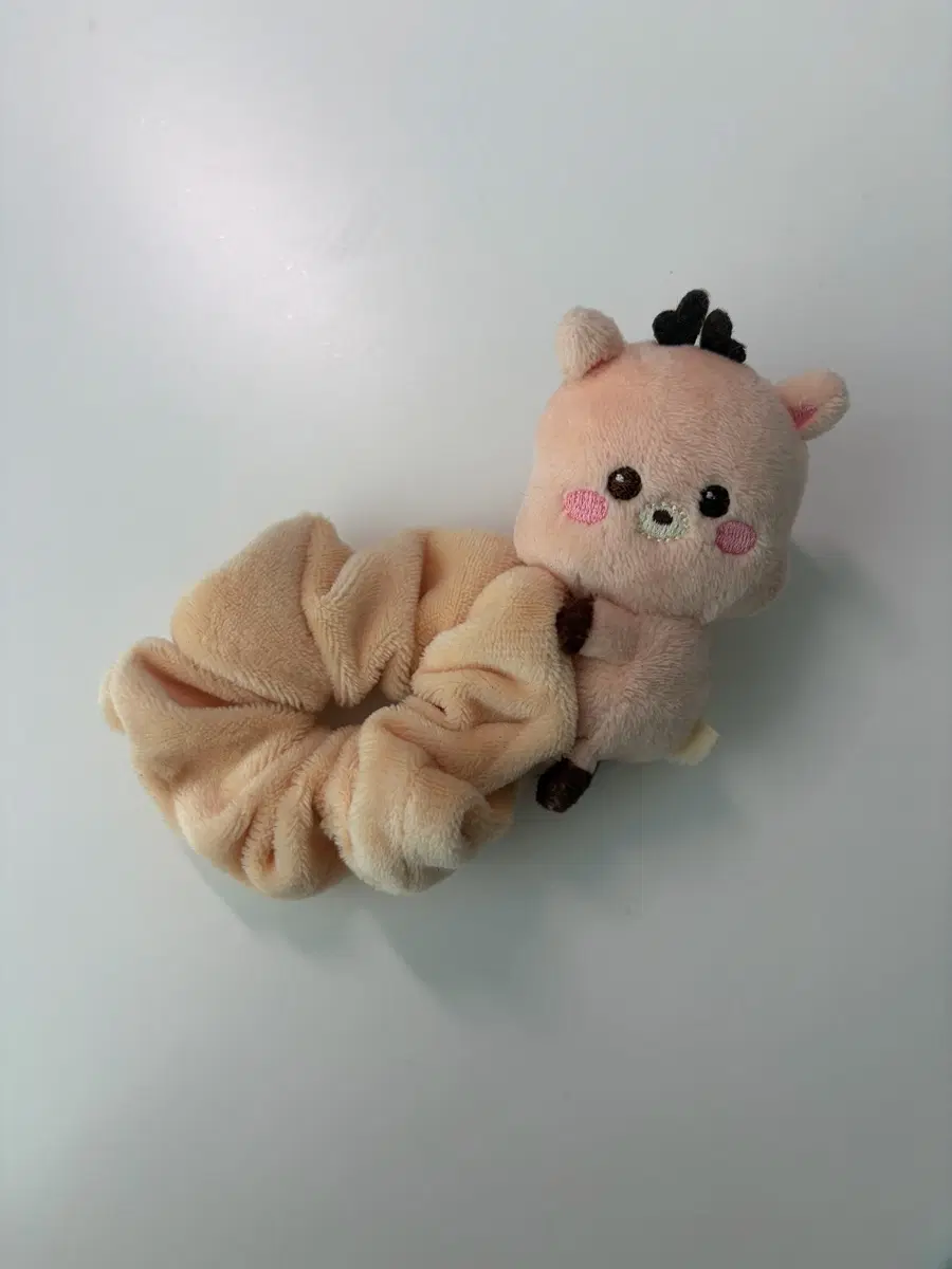 라이즈 성찬 인형 우락밤 스크런치