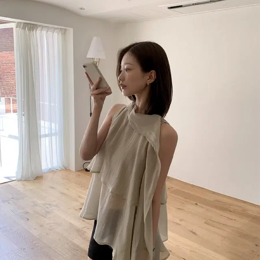 [새상품]REINE 렌느 리튼 홀터 타이 블라우스 3color 베이지 아이보리 차콜 하객룩 격식룩 데이트룩