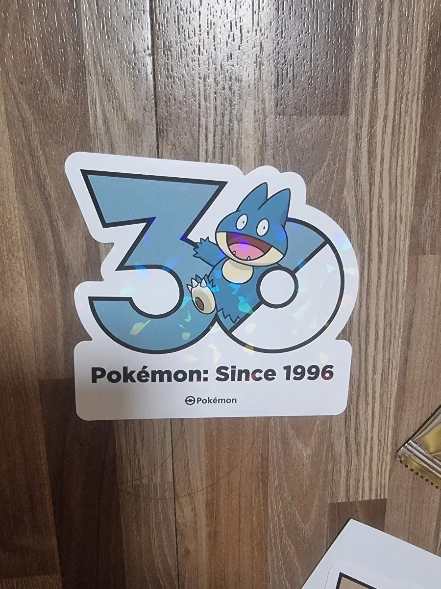 포켓몬 30주년 로고스티커 먹고자 파라요