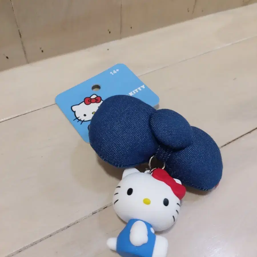 (새상품)헬로키티 데님리본 피규어 키링