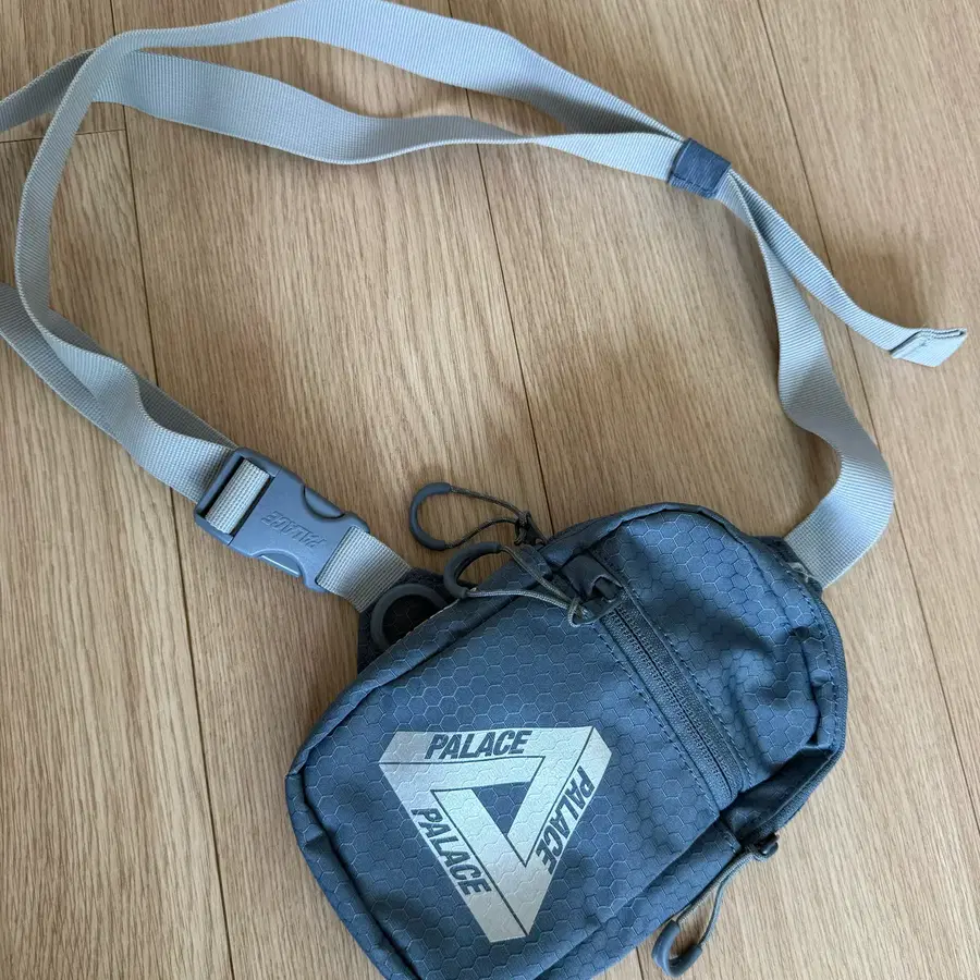 PALACE 팔라스 코듀라 에코 헥스 립스탑 샷 백 슬레이트 그레이 Cordura Eco Hex Ripstop Shot Bag