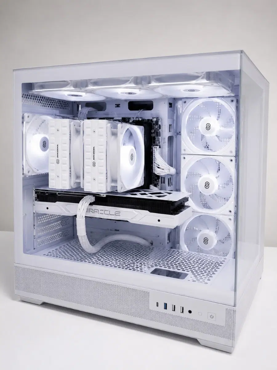 라이젠7 7800X3D RTX4070S 슈퍼 화이트본체 팝니다