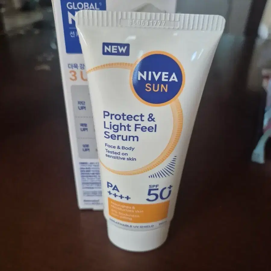니베아 선 프로텍트 앤 라이트 필 세럼 SPF50+ PA++++ 90ml3
