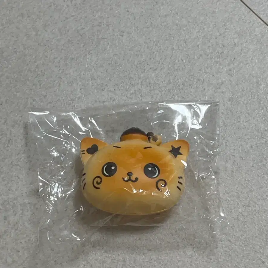 SQUISH BREAD