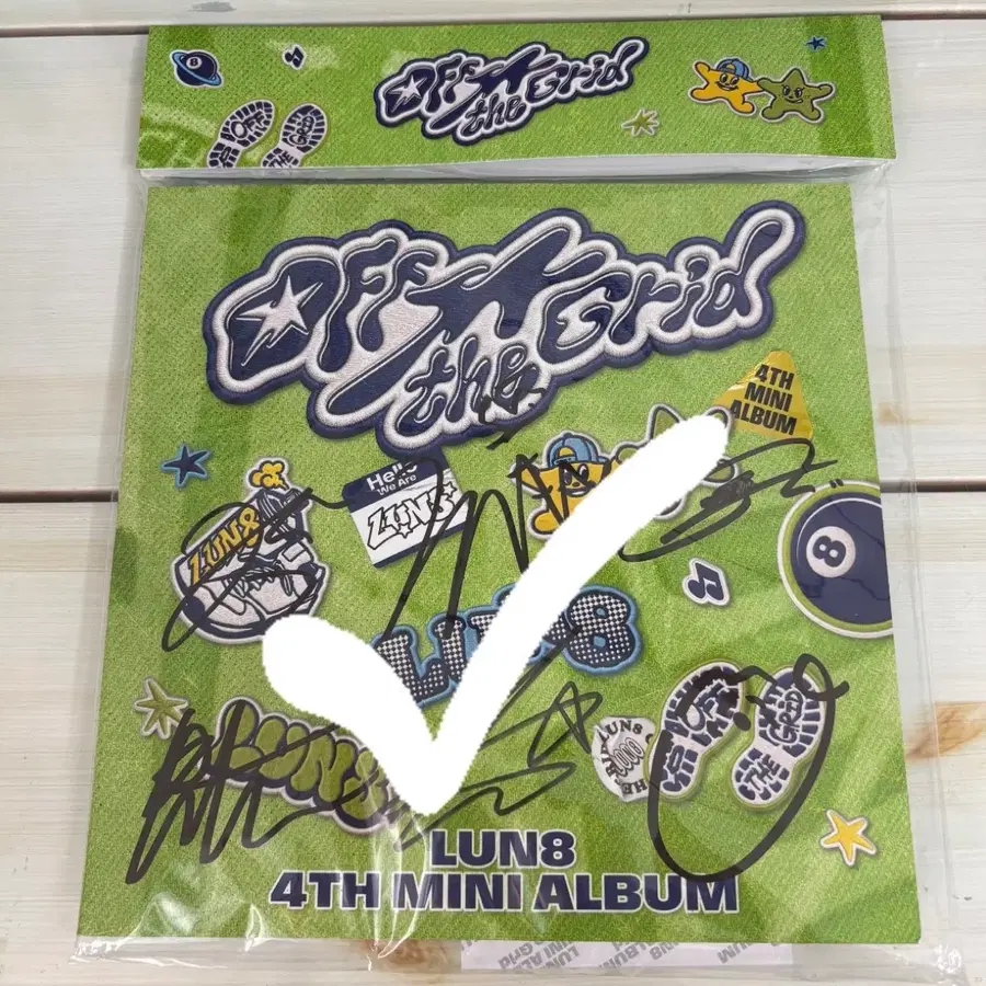 루네이트 LUN8 4주년 미니앨범 Off the Grid (친필 싸인)