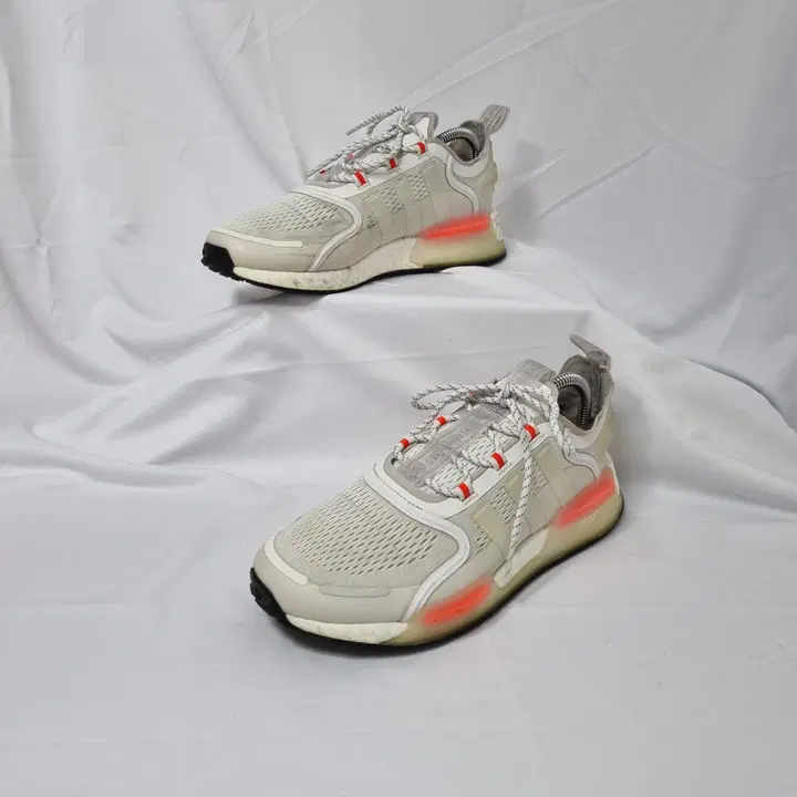 두하빈티지 265 아디다스 NMD V3 스니커즈 운동화
