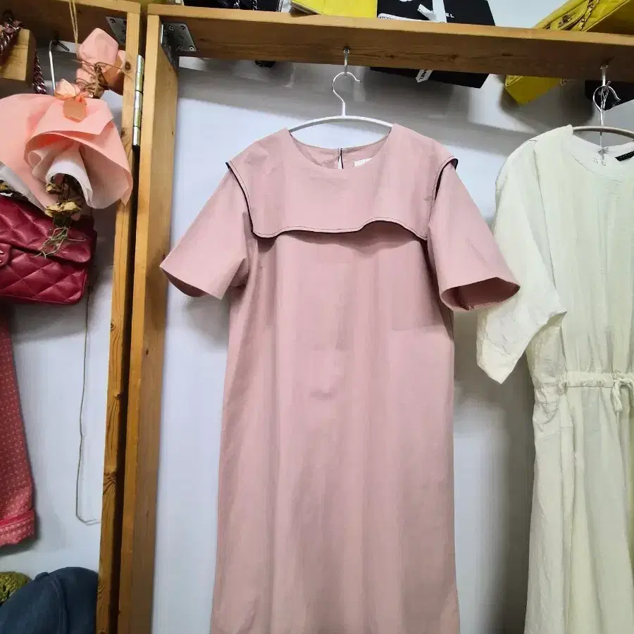 페일핑크 쎄일러 칼라 원피스
