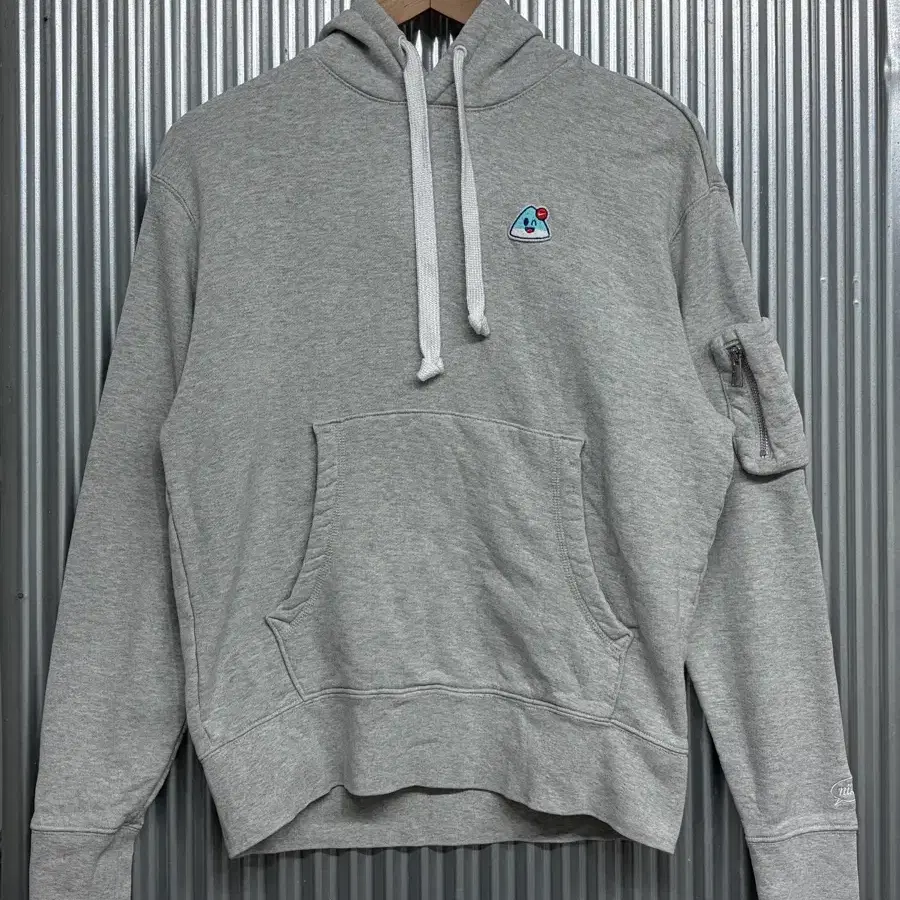 [M] 나이키 NIKE 캐릭터 와펜 소매지퍼 기모 후드티 그레이 3.9