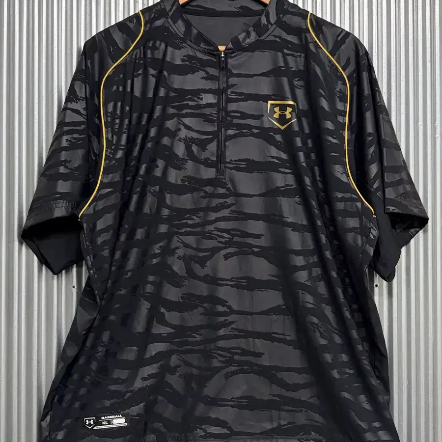[XL] 언더아머 UNDER ARMOUR 베이스볼 카모 하프집 반팔 케이지 자켓 블랙 3.9