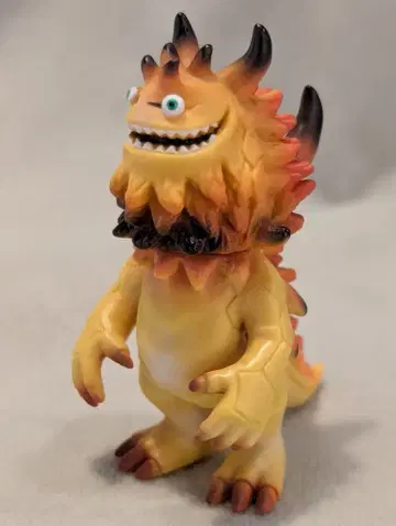 MEDICOMTOY VAG 10주년 2 T9G RANGEAS 화이트/노랑/브라운