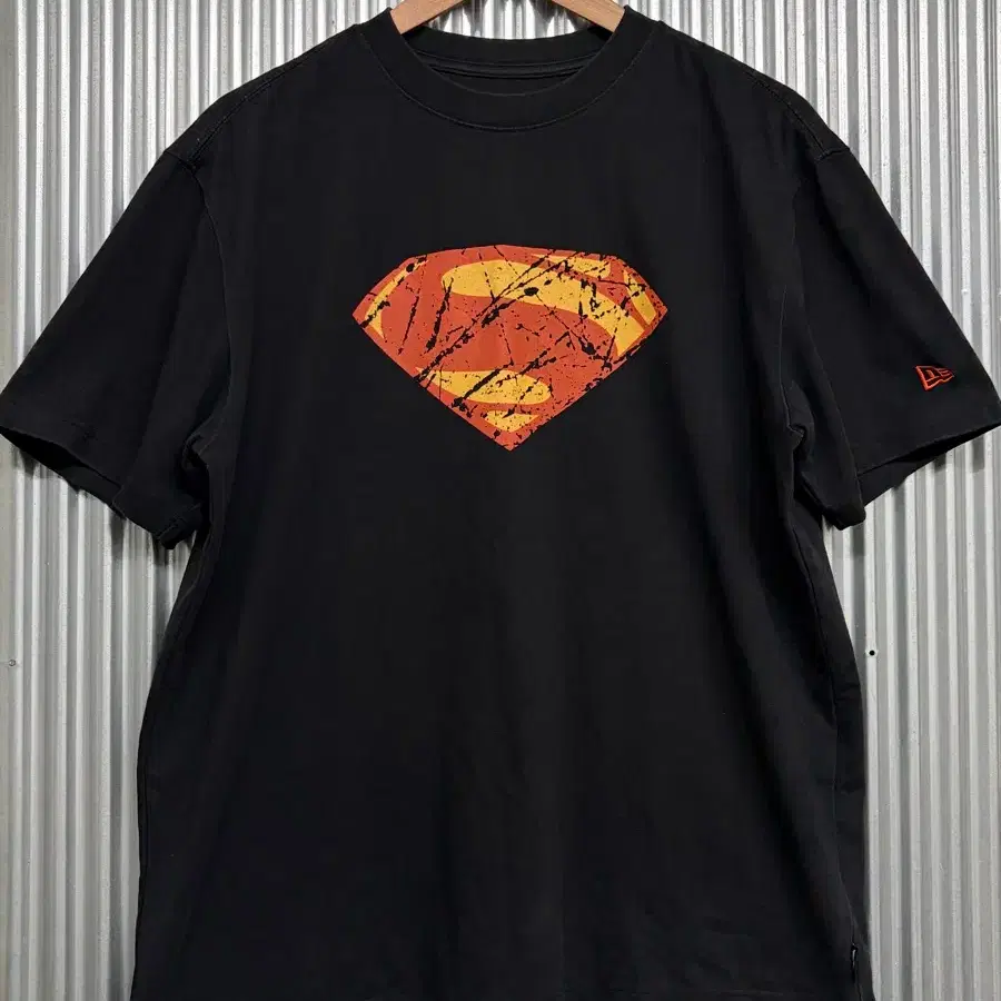 [2XL] 뉴에라 NEW ERA 슈퍼맨 DC 로고 프린트 반팔 티셔츠 블랙 3.5