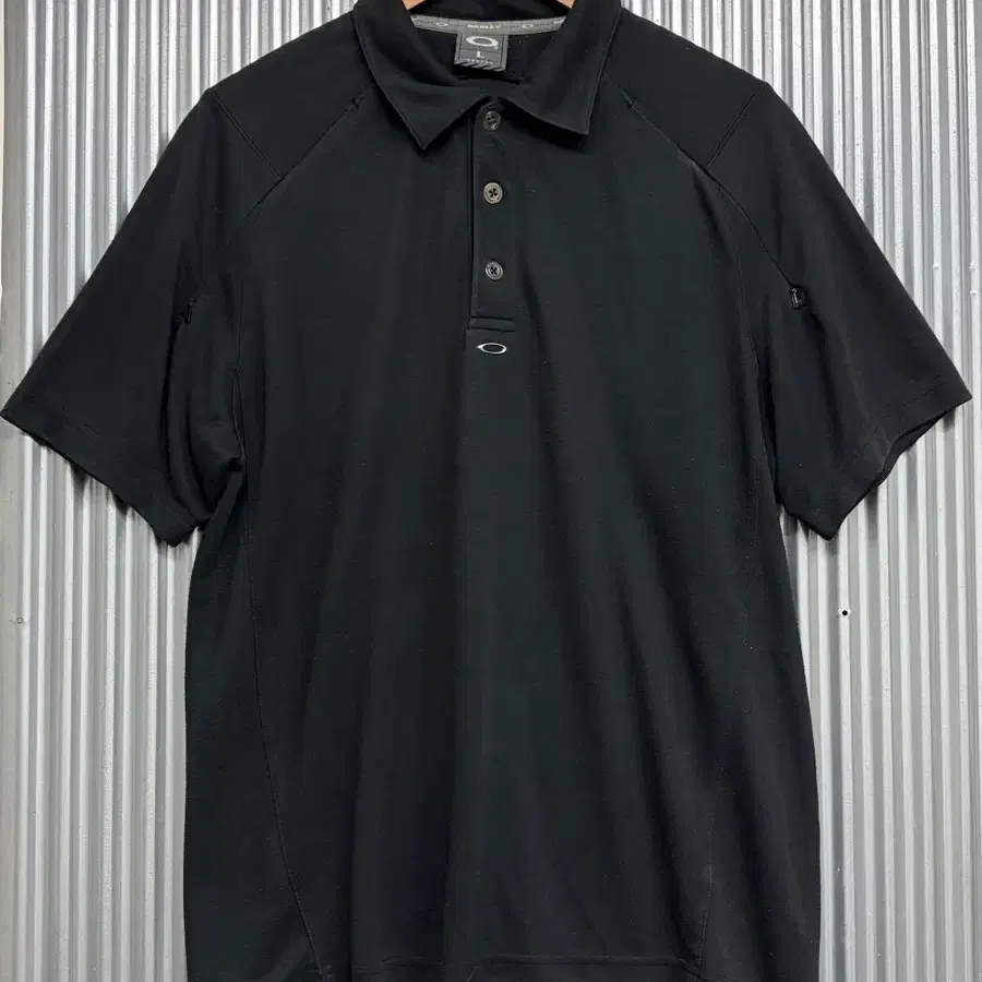 [L] 오클리 OAKLEY 엘립스 로고 반팔 카라티 블랙 4.9