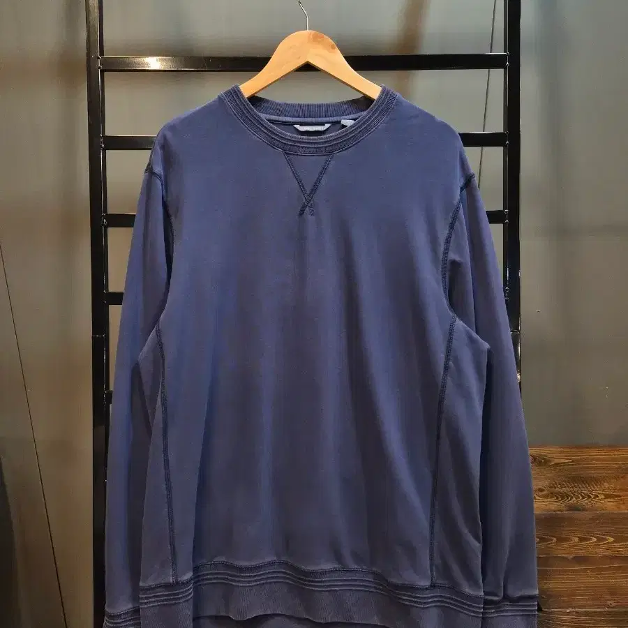[L] 마이클바스티안 MICHAEL BASTIAN 워싱 무지 맨투맨 네이비 4.9
