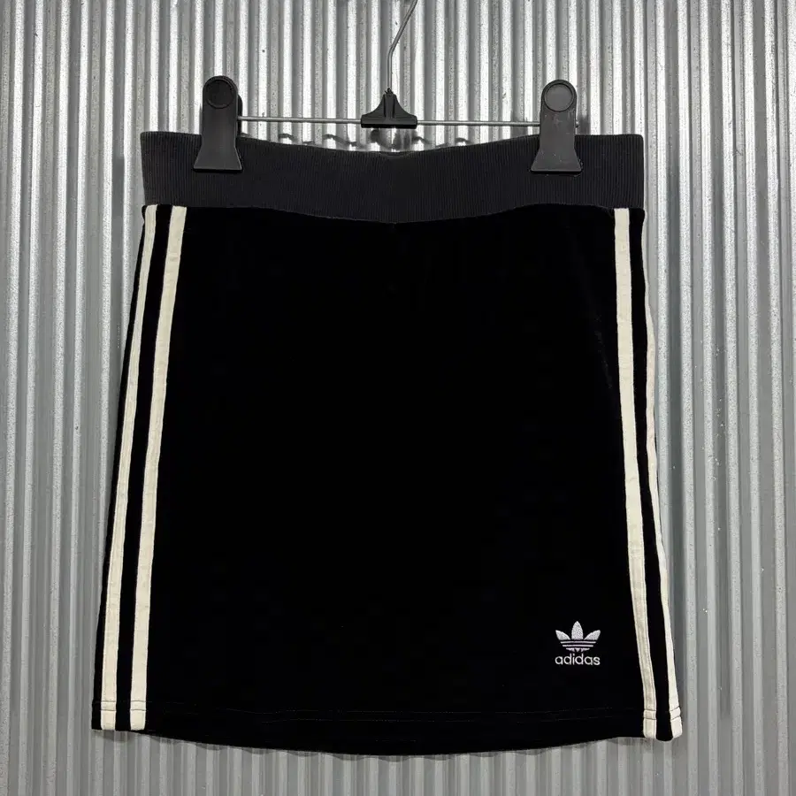[XS] 아디다스 adidas 오리지널스 삼선 트레포일 미니스커트 블랙 2.9