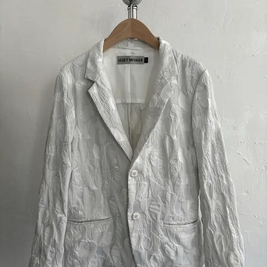 Issey Miyake 이세이미야케 화이트 컬러 링클 가공 자켓