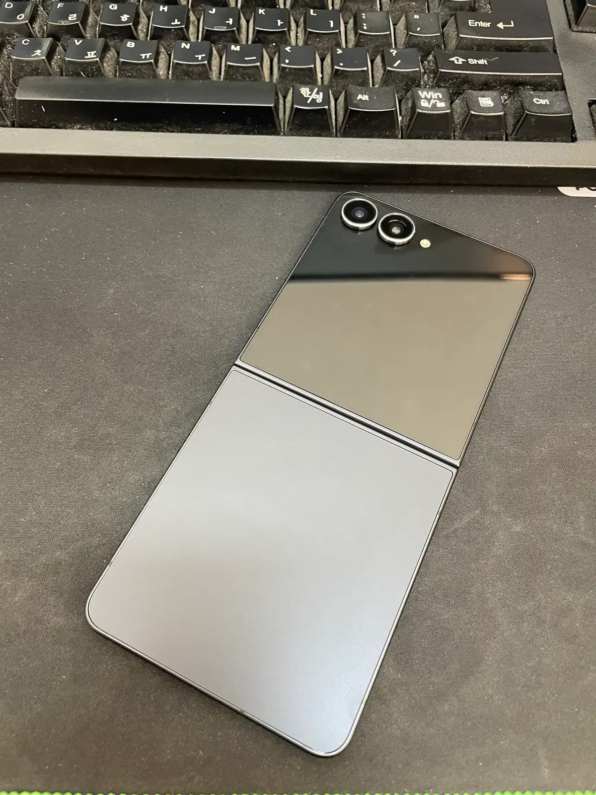 갤럭시Z플립7 블랙 512GB 무잔상 상태좋은 중고81만2천팝니다