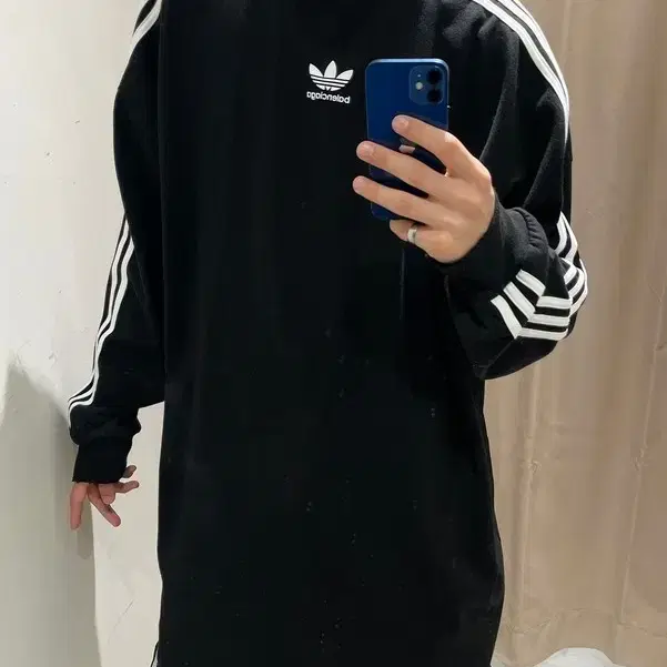 발렌시아가x아디다스 22FW 오버사이즈 블랙 롱슬리브 R2688