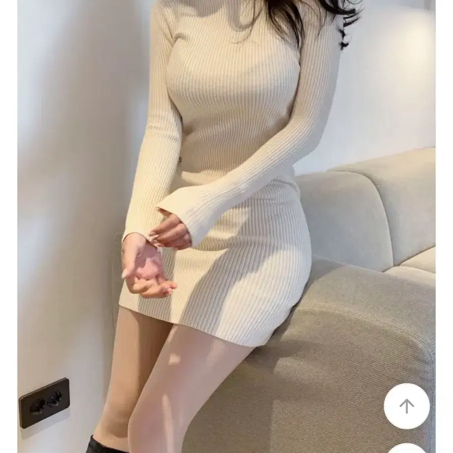 폴라 터틀넥 골지 니트 슬림 핏 미니 원피스 아이보리 화이트 흰색