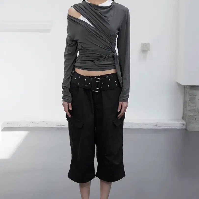 세릭 WAIST STRING CAPRI CARGO PANTS