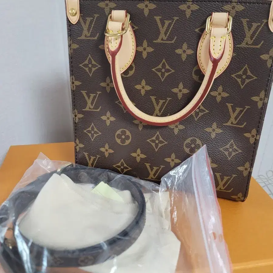 루이비통 모노그램 삭플라 BB 팝니다.