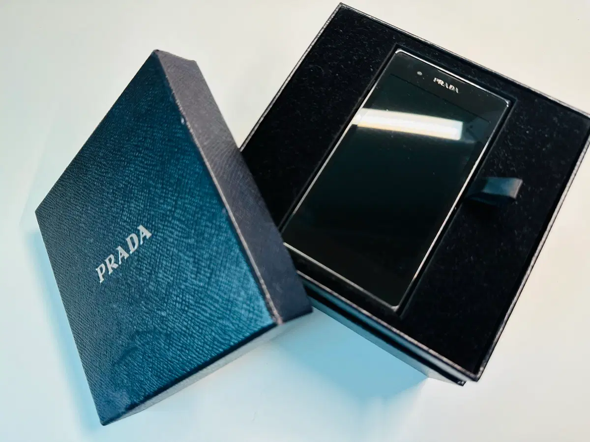 LG 프라다폰 3.0 공기계 공신폰 박스셋 S급 판매