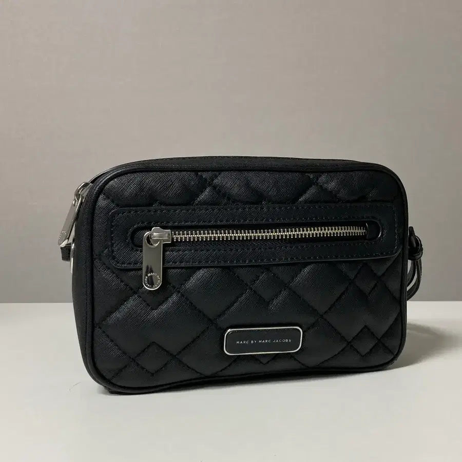 MARC JACOBS 마크 바이 마크제이콥스 샐리 크로스바디백