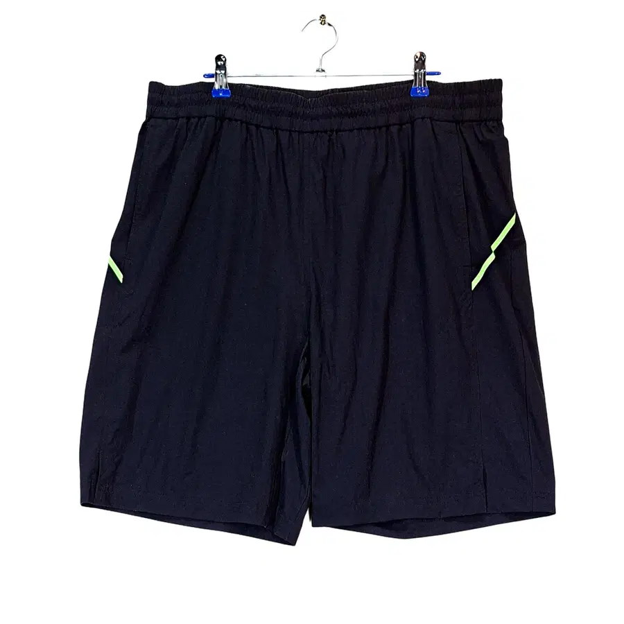 데상트 남성 스포티한 레귤러핏 트랙쇼츠 2XL/100 블랙 28530